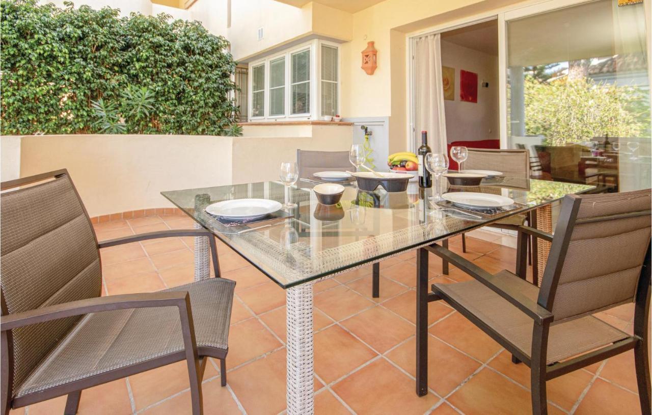 Beautiful Apartment In Marbella-Cabopino With 2 Bedrooms, Wifi And Outdoor Swimming Pool Extérieur photo